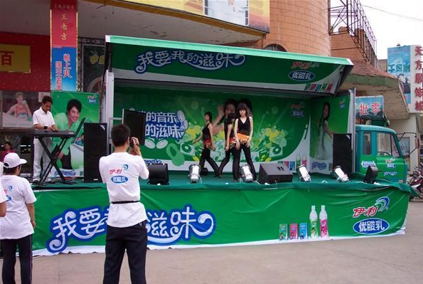 小型演出舞臺(tái)車價(jià)格
